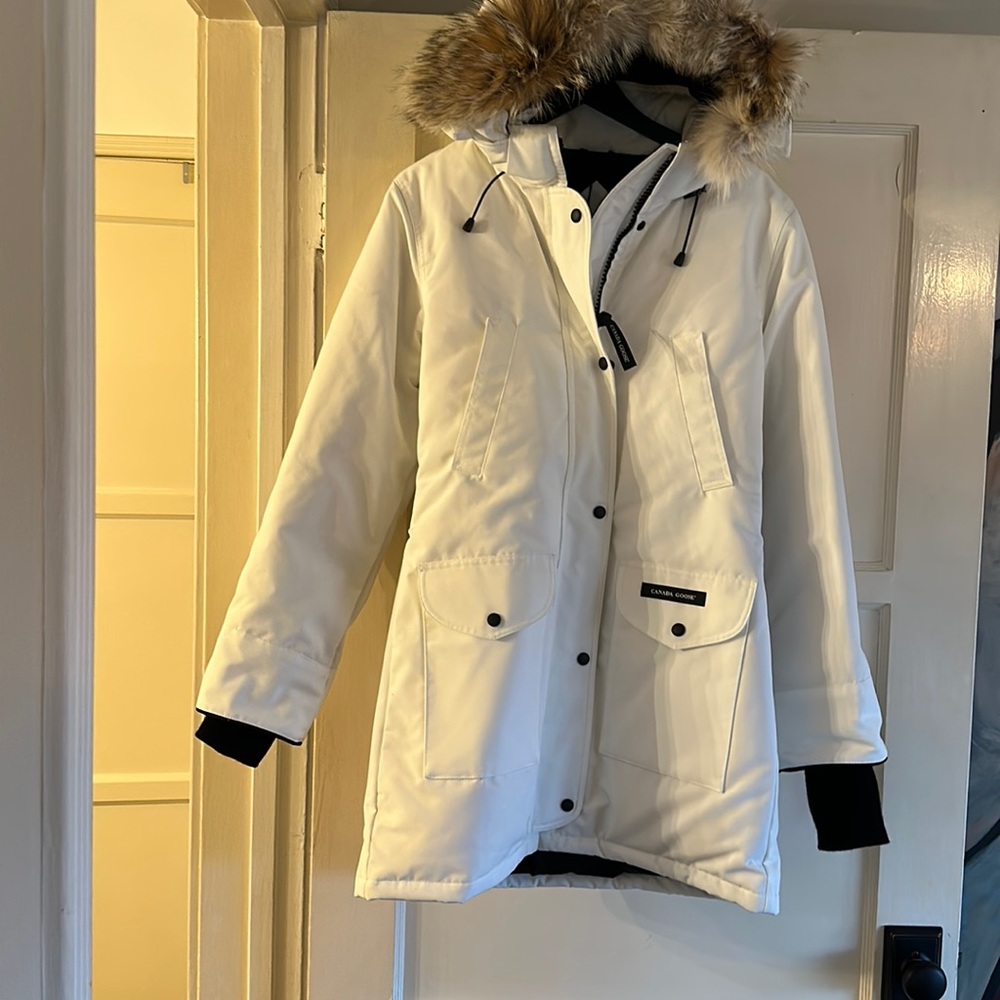 Canada GooseTrillium Parka-HD.Brand new. Medium. Ladies.  White.